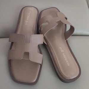 Madden Girl Hailey Tan Slide Sandals Cutout H Strap Design Size 7.5 NWOT